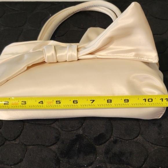 Sam Edelman Cream Bow Clutch - Picture 14 of 15